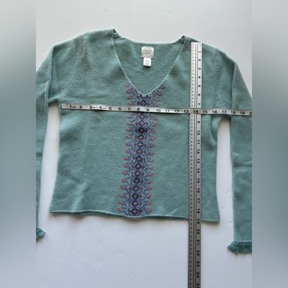 "Garnet Hill" cozy sweater Embroidered wool V-neck with frilled sleeves size XS - Picture 7 of 10